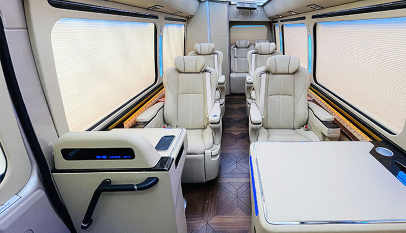 Ônibus luxuoso Toyota Coaster de 10 lugares com cama