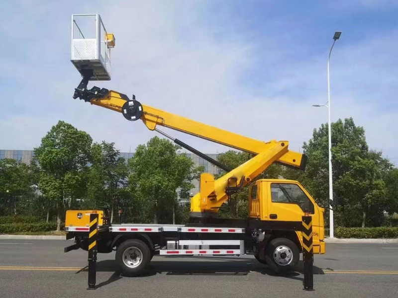 Novo caminhão com plataforma de trabalho aéreo com caçamba de 30 m