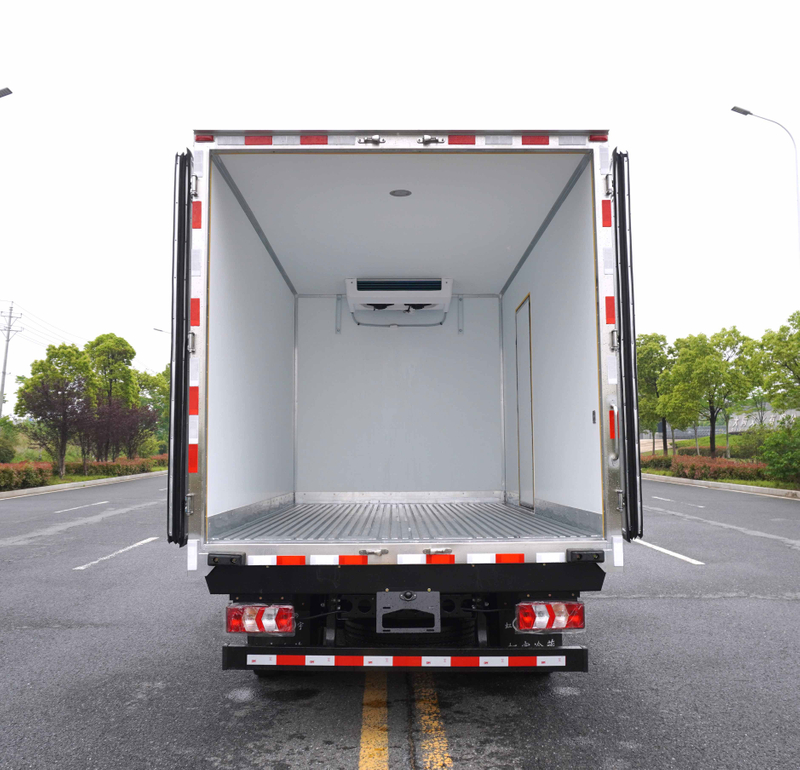 Os carros do refrigerador transportam caminhões vivos 2T 3T 4T dos peixes 