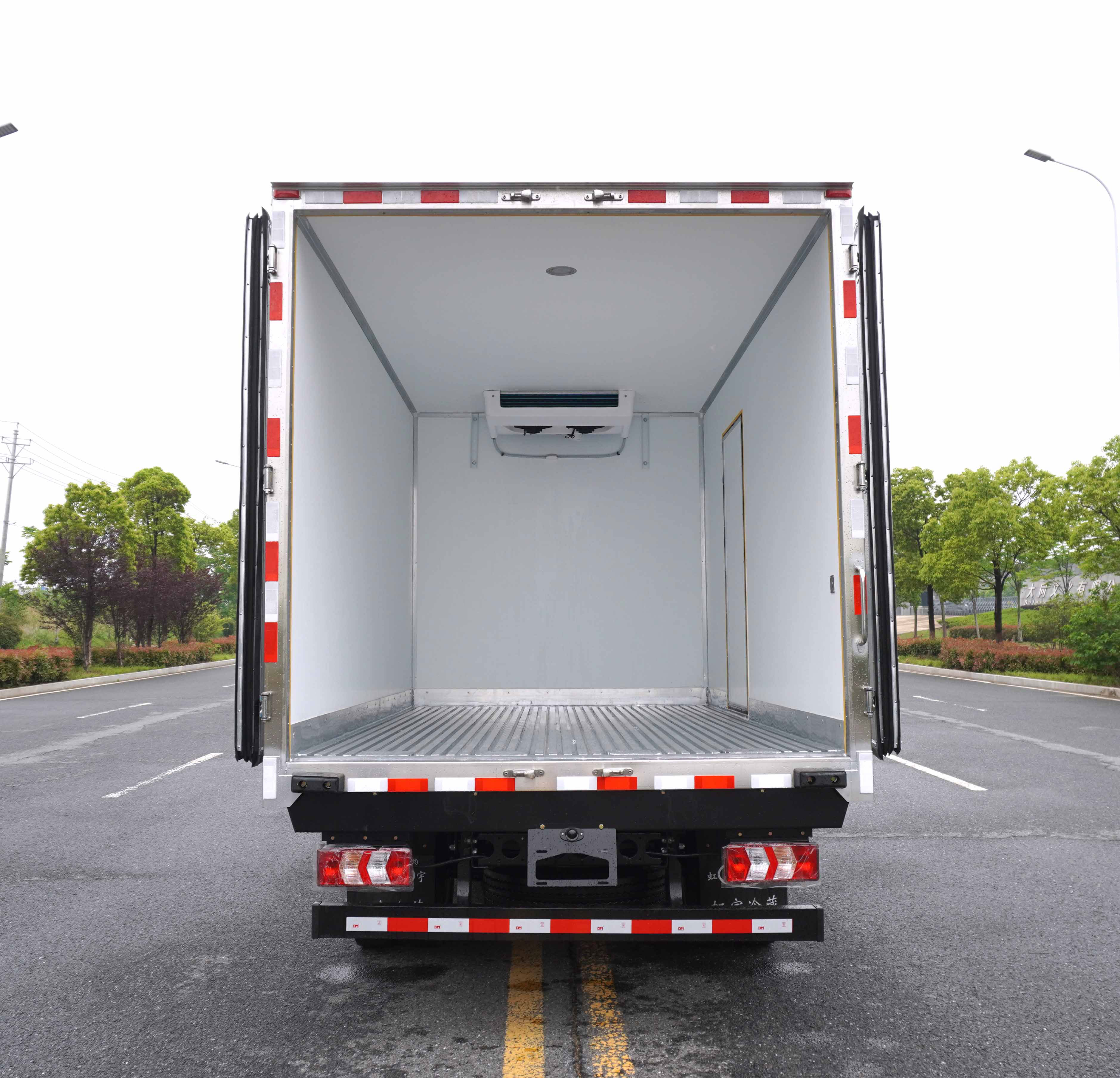 Os carros do refrigerador transportam caminhões vivos 2T 3T 4T dos peixes 